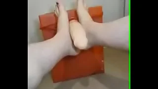 Herd les f&eacute;tichiste des pieds&comma; je branle mon gode xxl